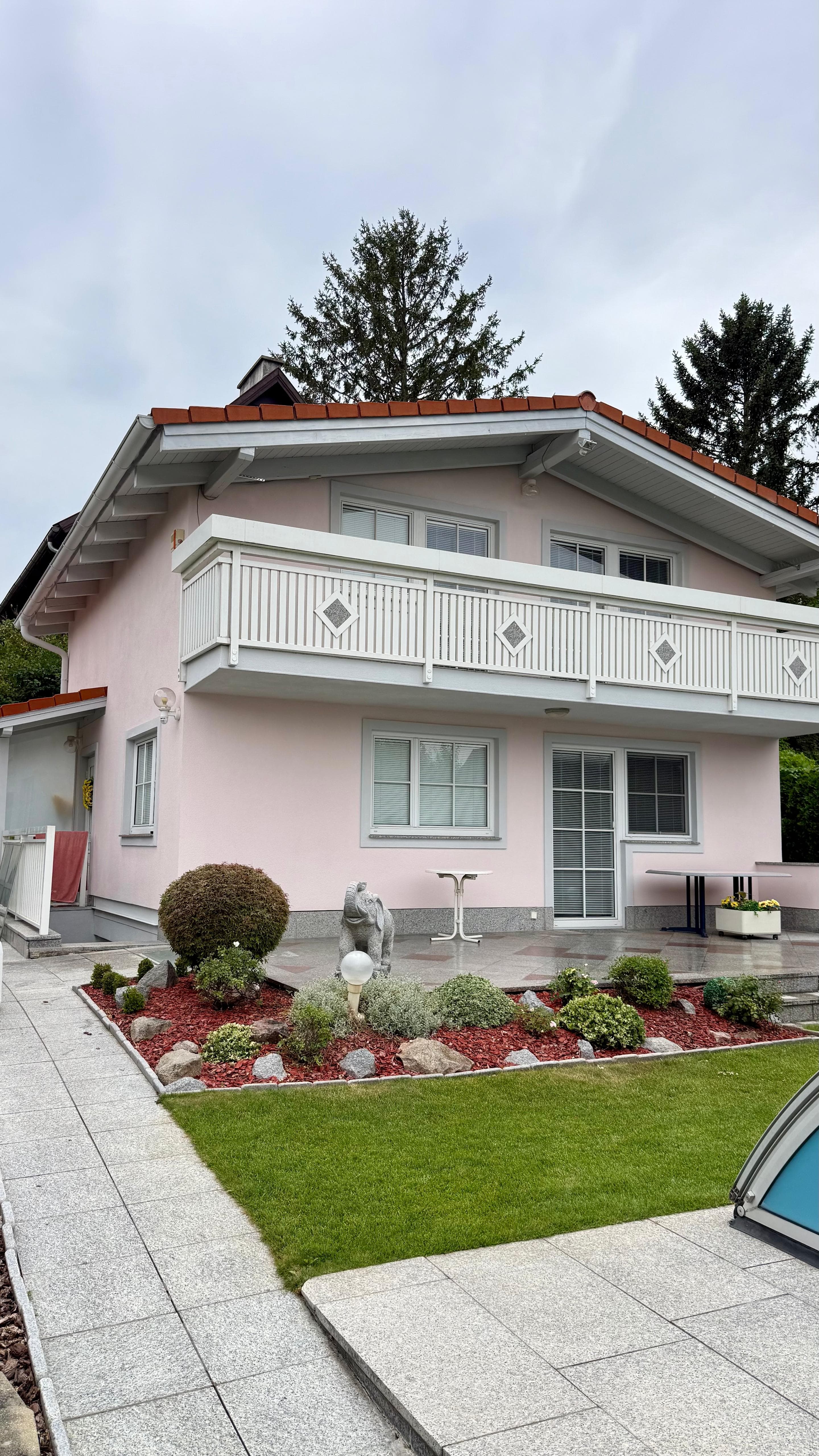Landhaus in Altrosa – ThermIQ-Beschichtung